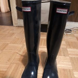 *MAKE ME A OFFER* NAVY HUNTER BOOTS